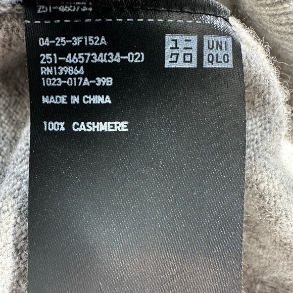 Uniqlo 100% Cashmere Sweater - Picture 3 of 3